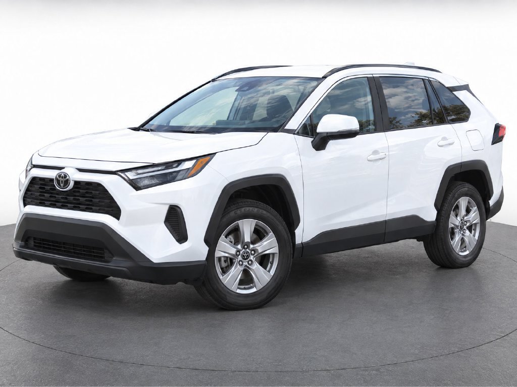 Used 2025 Toyota RAV4 XLE AWD/4WD image 1
