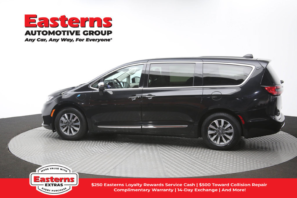 Used 2023 Chrysler Pacifica Limited FWD image 66