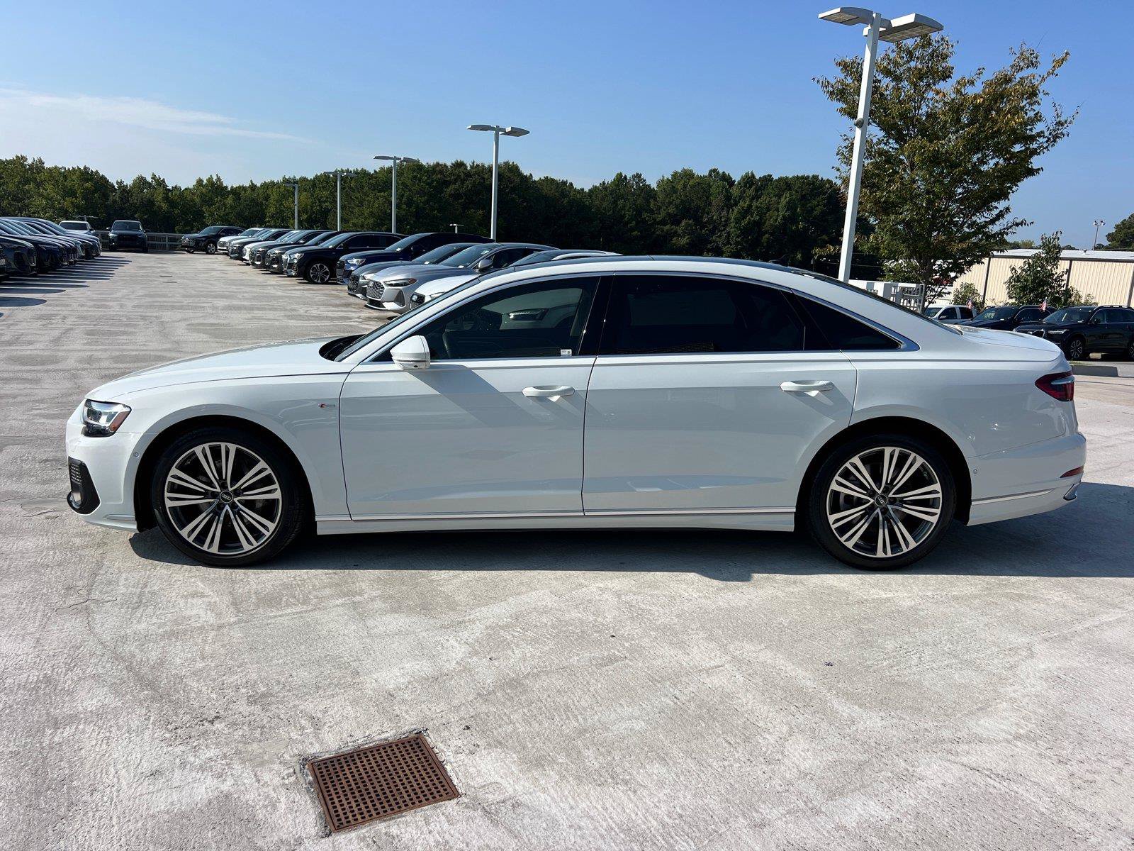 Used 2022 Audi A8 L 3.0T AWD/4WD image 8