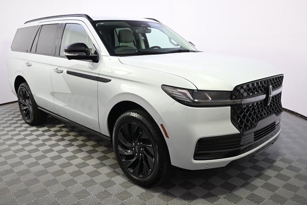 New 2026 Lincoln Navigator Reserve w/ Jet Appearance Package AWD/4WD image 8