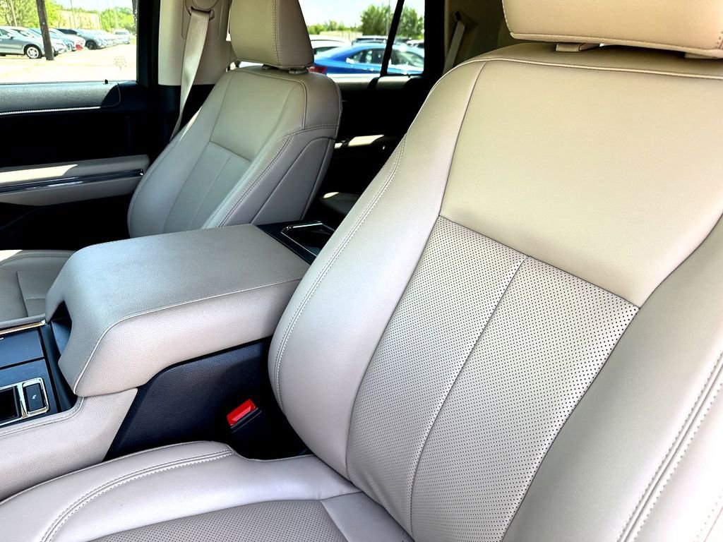 Used 2023 Ford Expedition XLT image 13