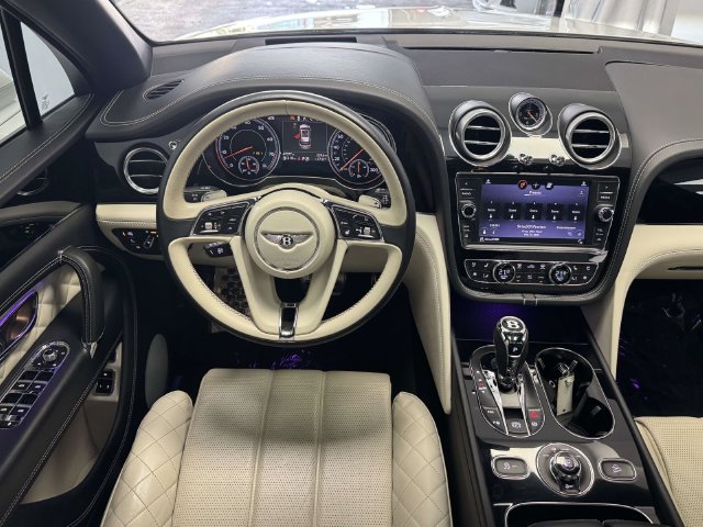Used 2020 Bentley Bentayga AWD/4WD image 25