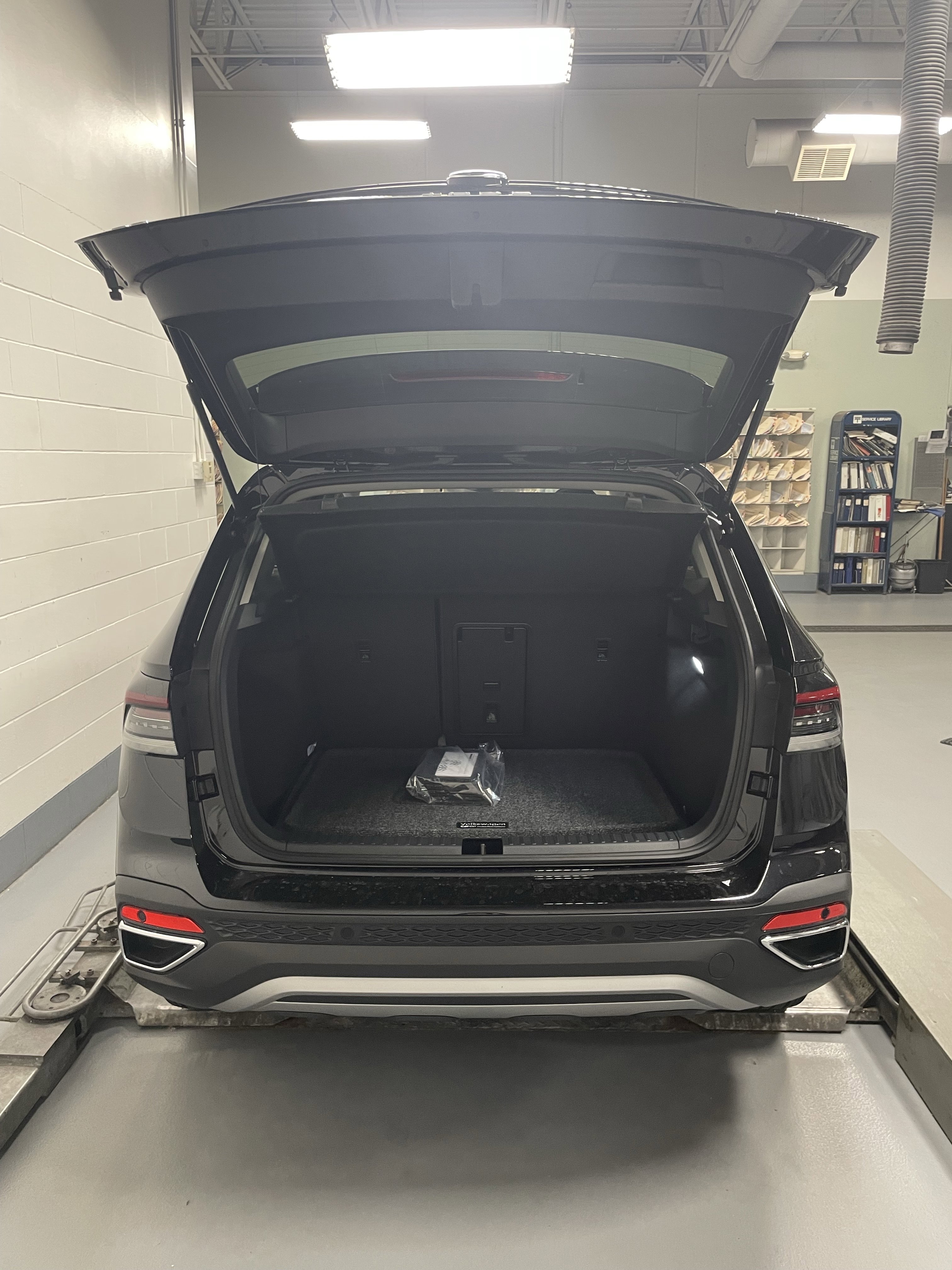 New 2025 Volkswagen Taos SE image 4