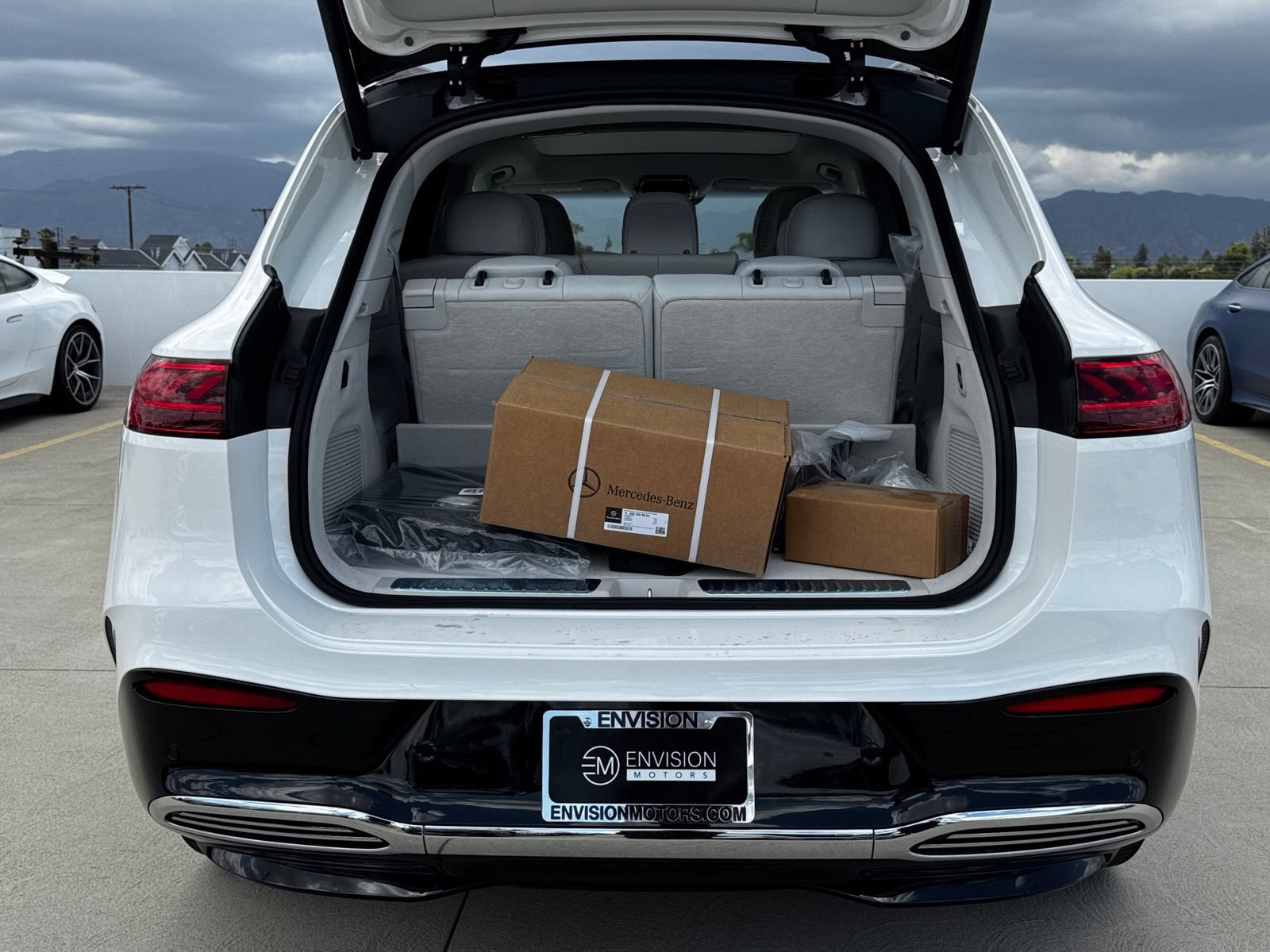 New 2026 Mercedes-Benz EQS 400 4MATIC SUV image 15