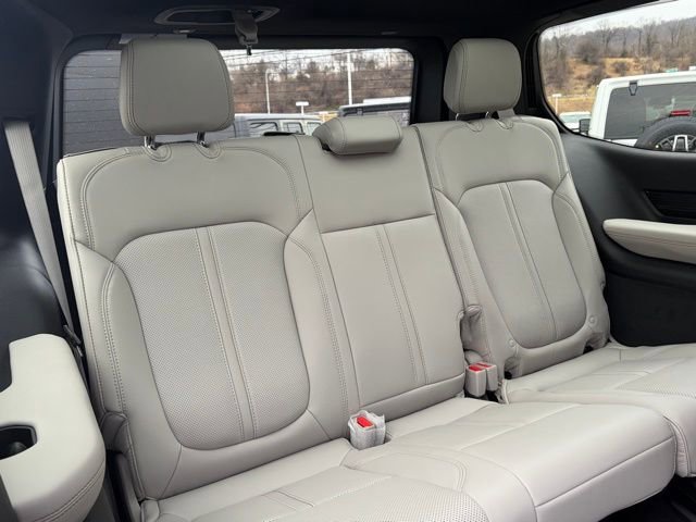 New 2026 Jeep Grand Wagoneer Summit AWD/4WD image 32