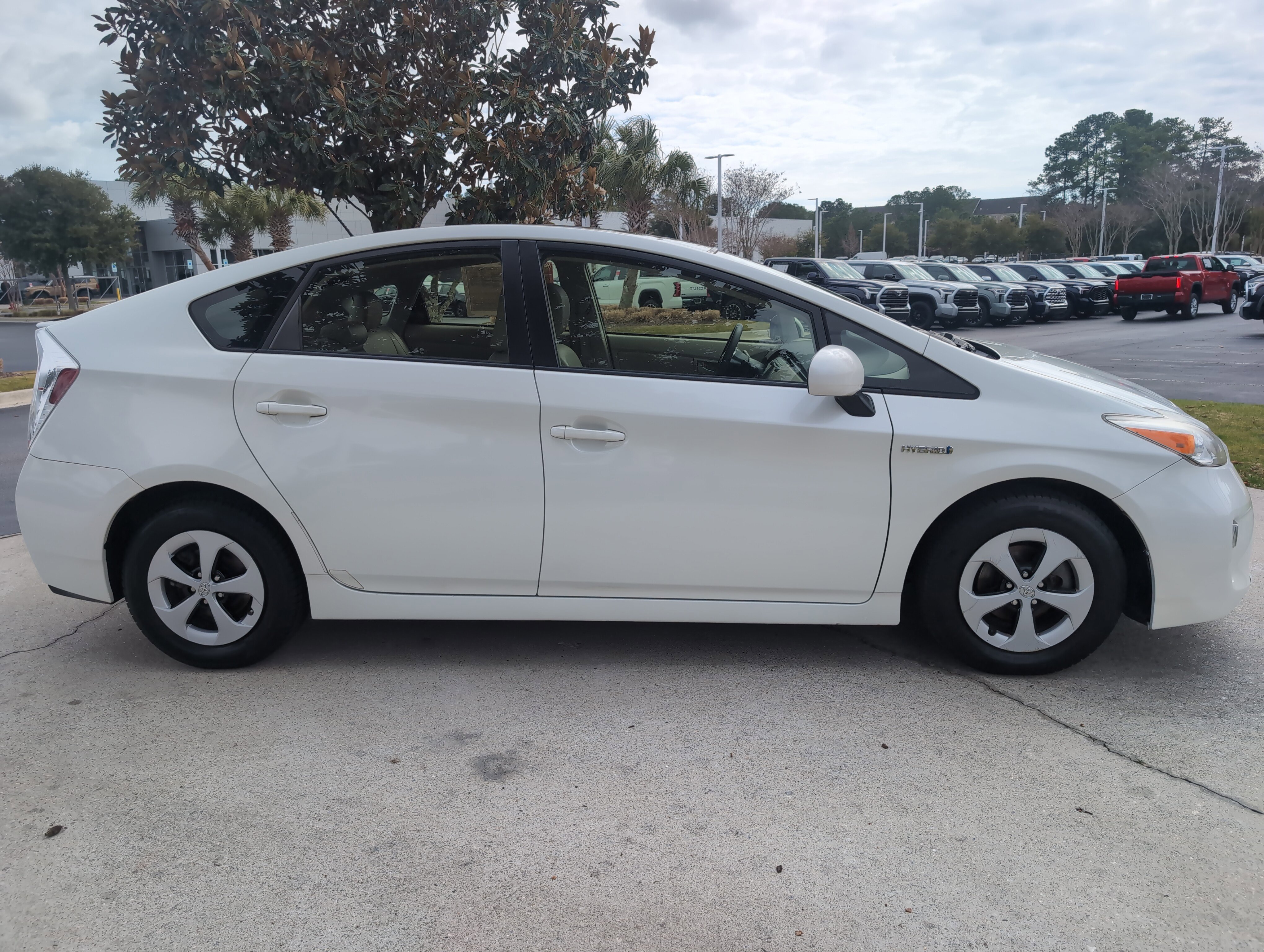 Used 2014 Toyota Prius Three w/ Solar Roof Package image 11