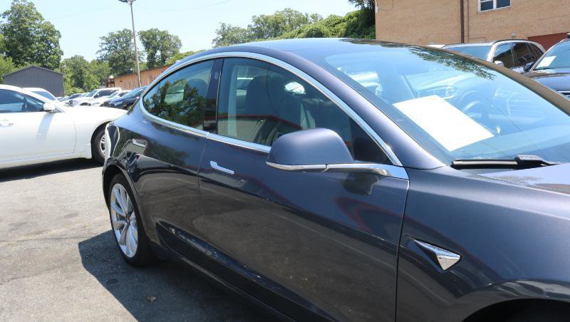 Used 2020 Tesla Model 3 Standard Range RWD image 3