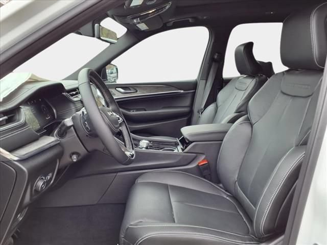 New 2025 Jeep Grand Cherokee L Overland w/ Advanced Protech Group III AWD/4WD image 9