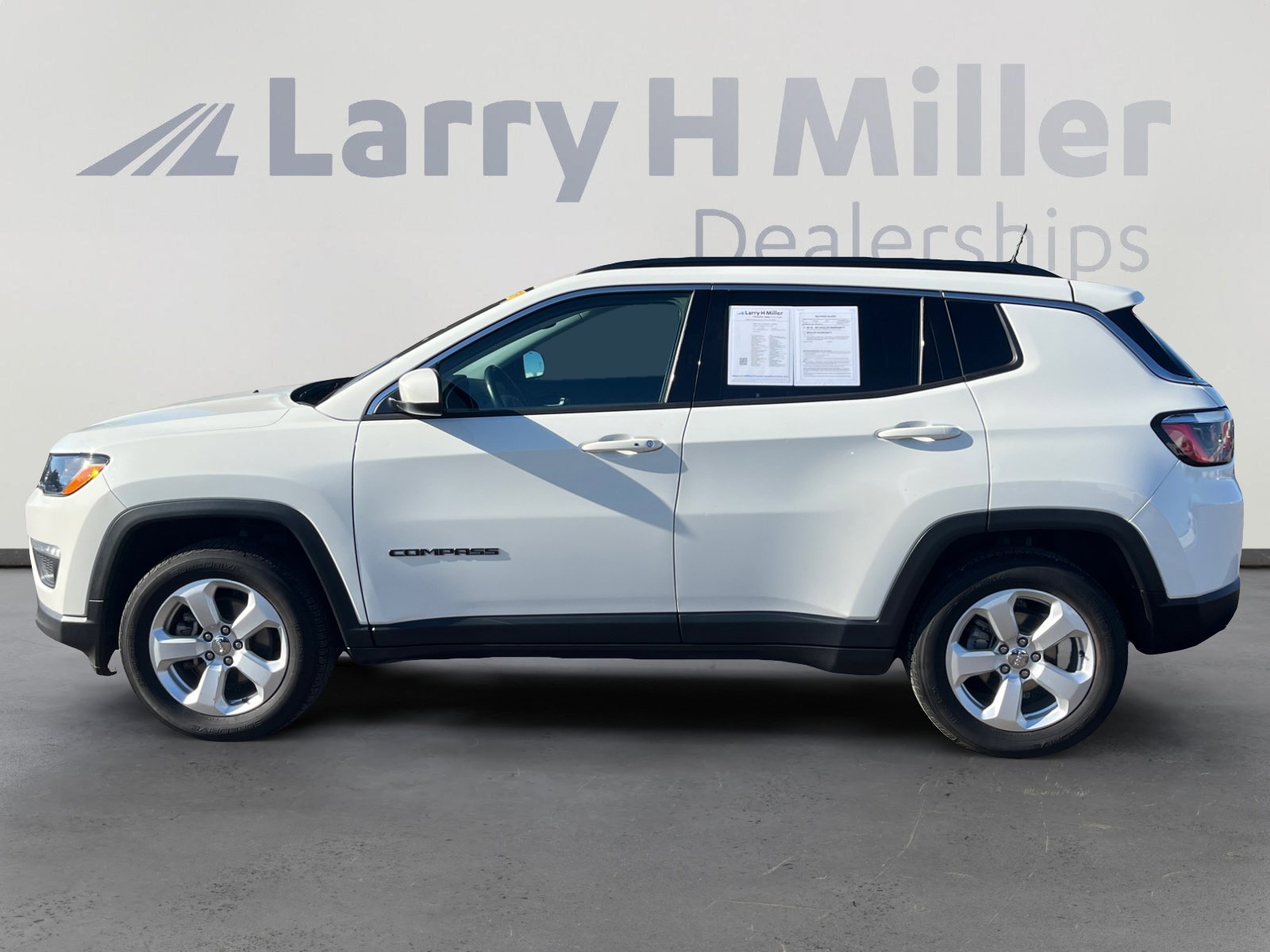 Used 2019 Jeep Compass Latitude w/ Popular Equipment Group AWD/4WD image 2