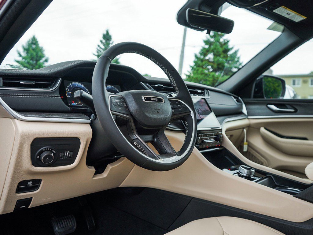 New 2025 Jeep Grand Cherokee Limited w/ Trailer Tow Package image 18