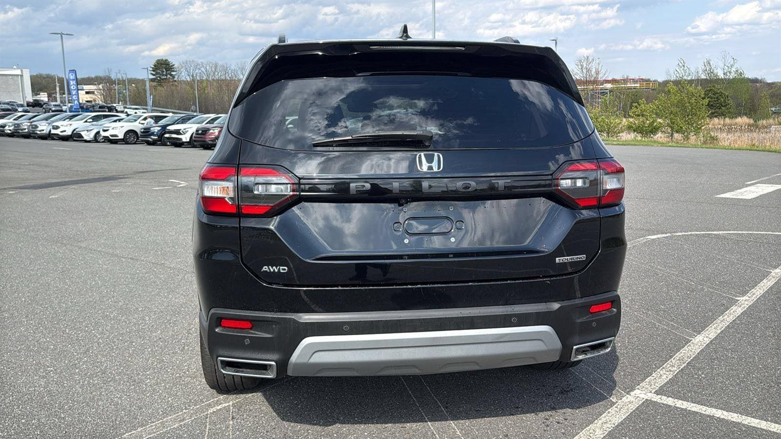 Used 2025 Honda Pilot Touring image 7