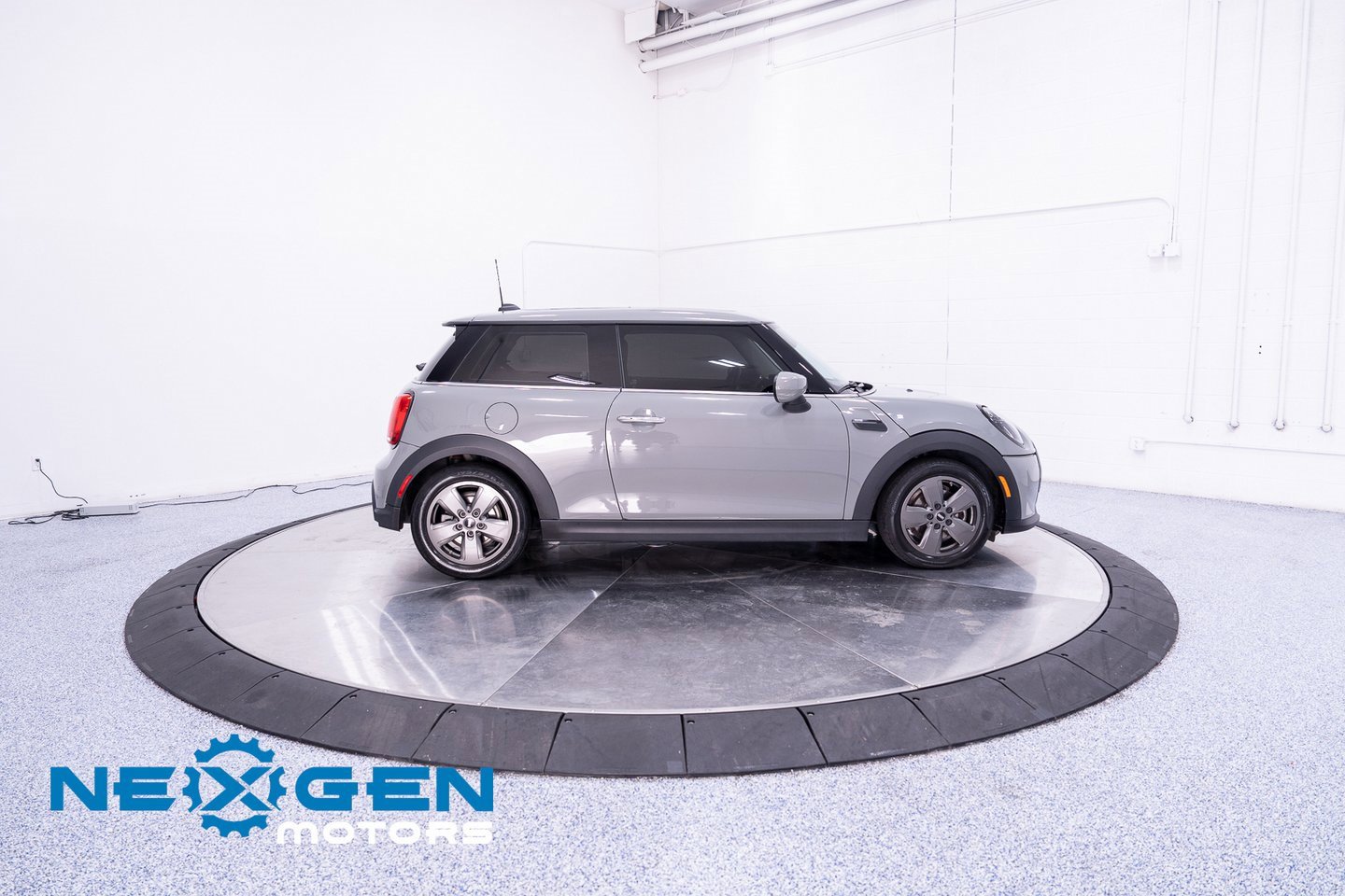 Used 2023 MINI Cooper 2-Door Hardtop image 35