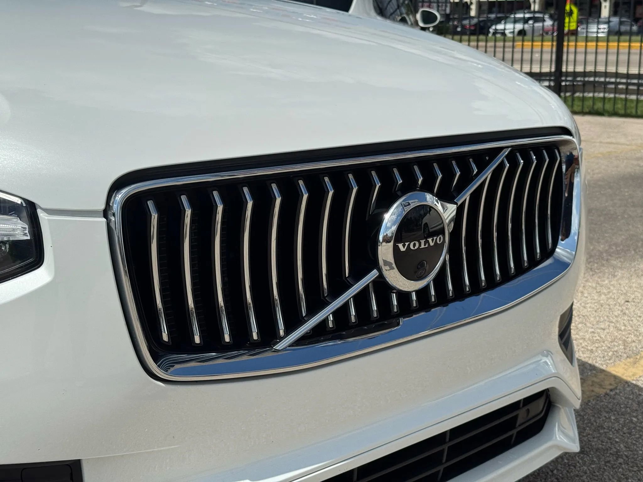 Used 2022 Volvo XC90 T6 Momentum w/ Advanced Package image 14