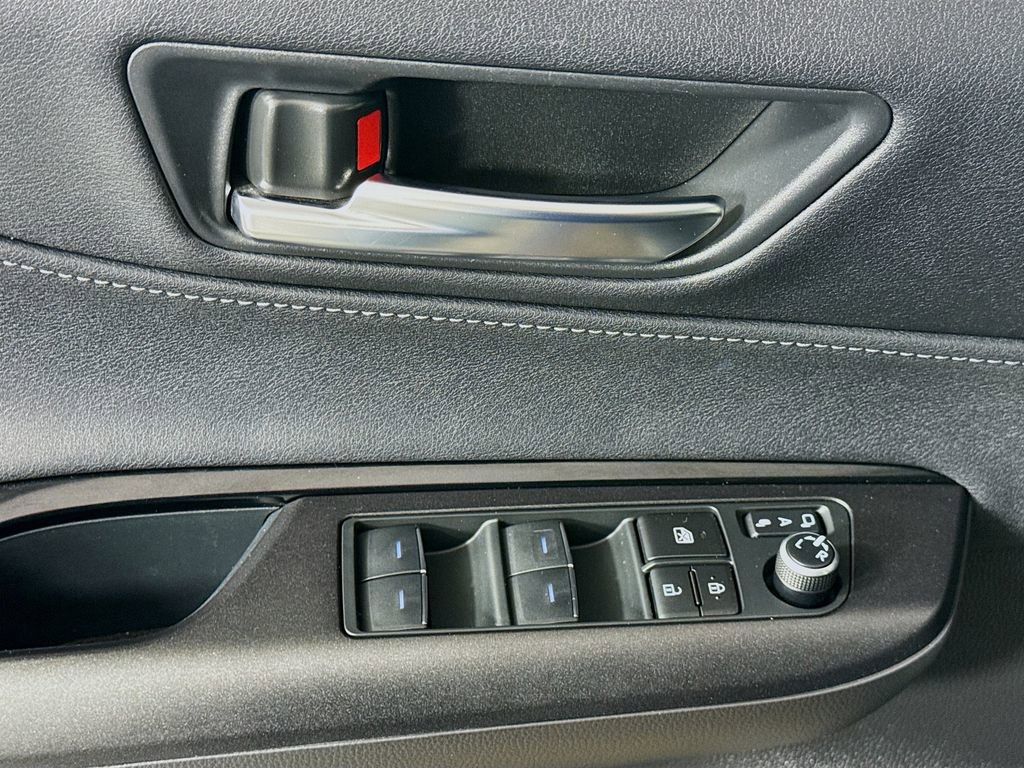 Used 2022 Toyota Venza LE image 20