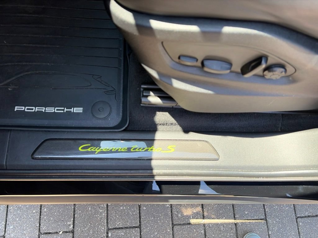 Used 2022 Porsche Cayenne Turbo S AWD/4WD image 10