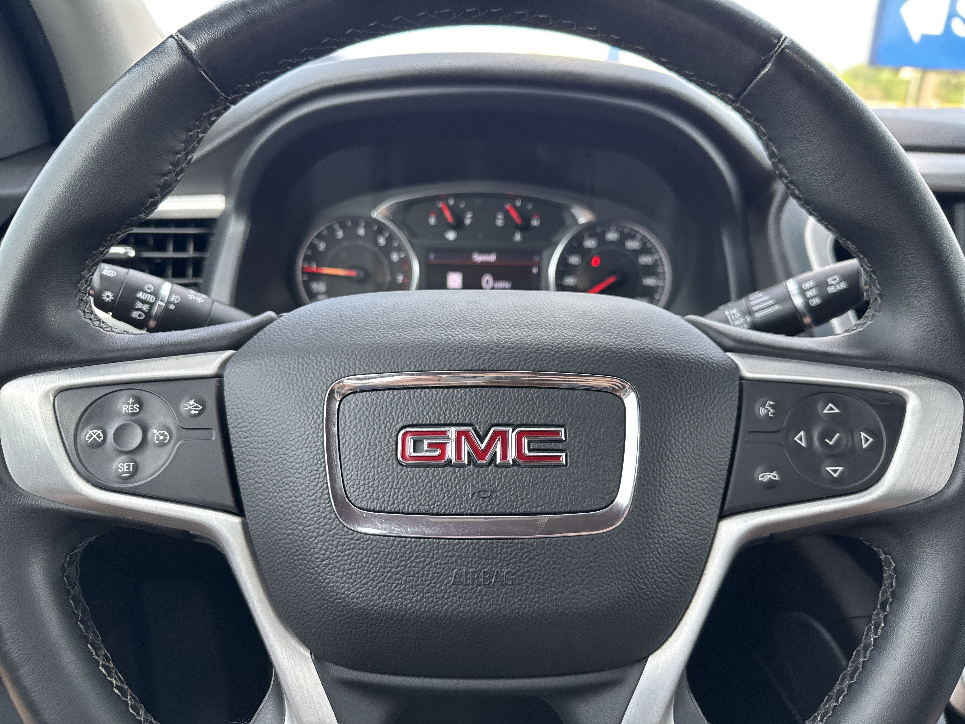Used 2023 GMC Acadia SLT AWD/4WD image 15