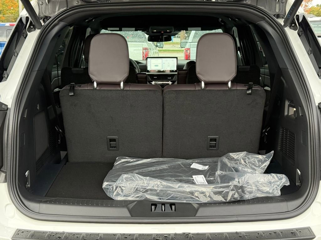 New 2026 Ford Explorer Platinum image 7