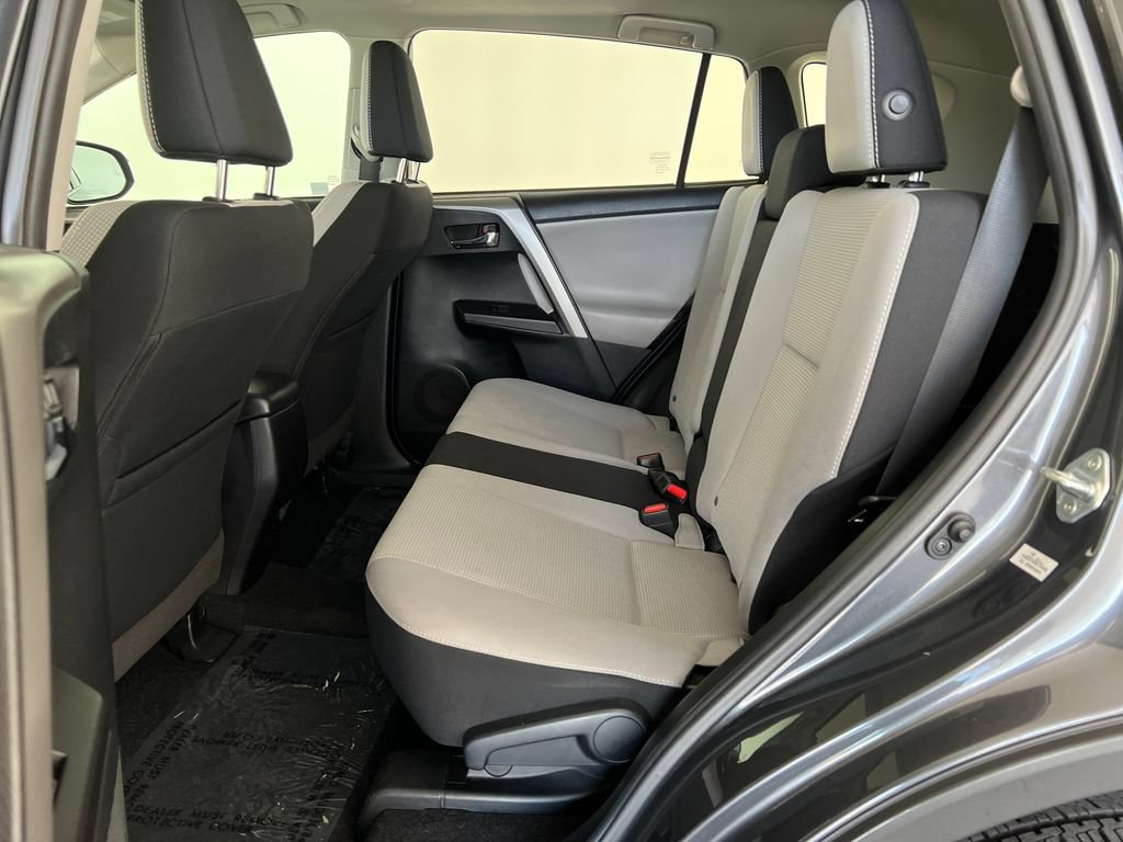 Used 2018 Toyota RAV4 XLE FWD image 27