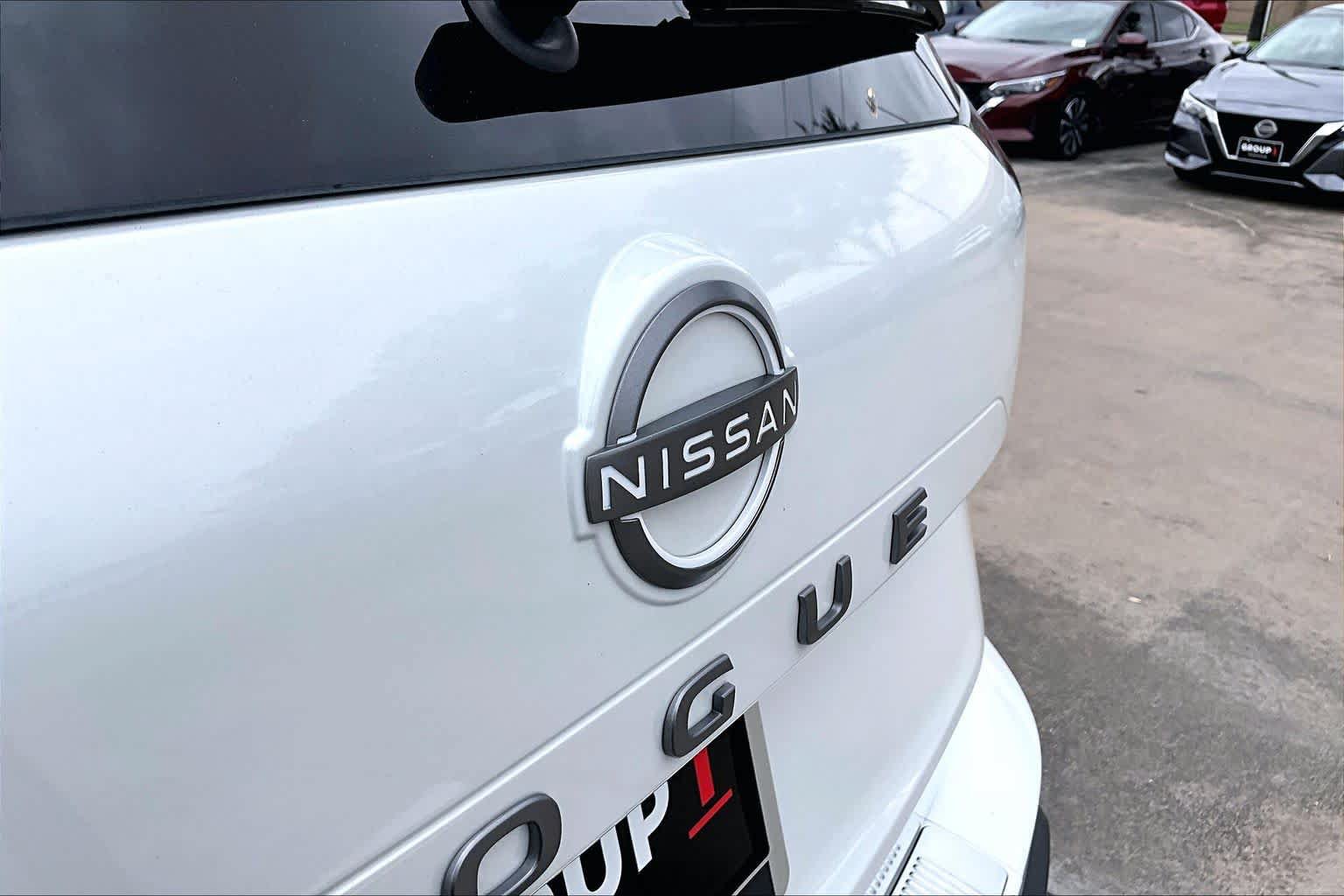 Certified 2025 Nissan Rogue SV FWD image 31