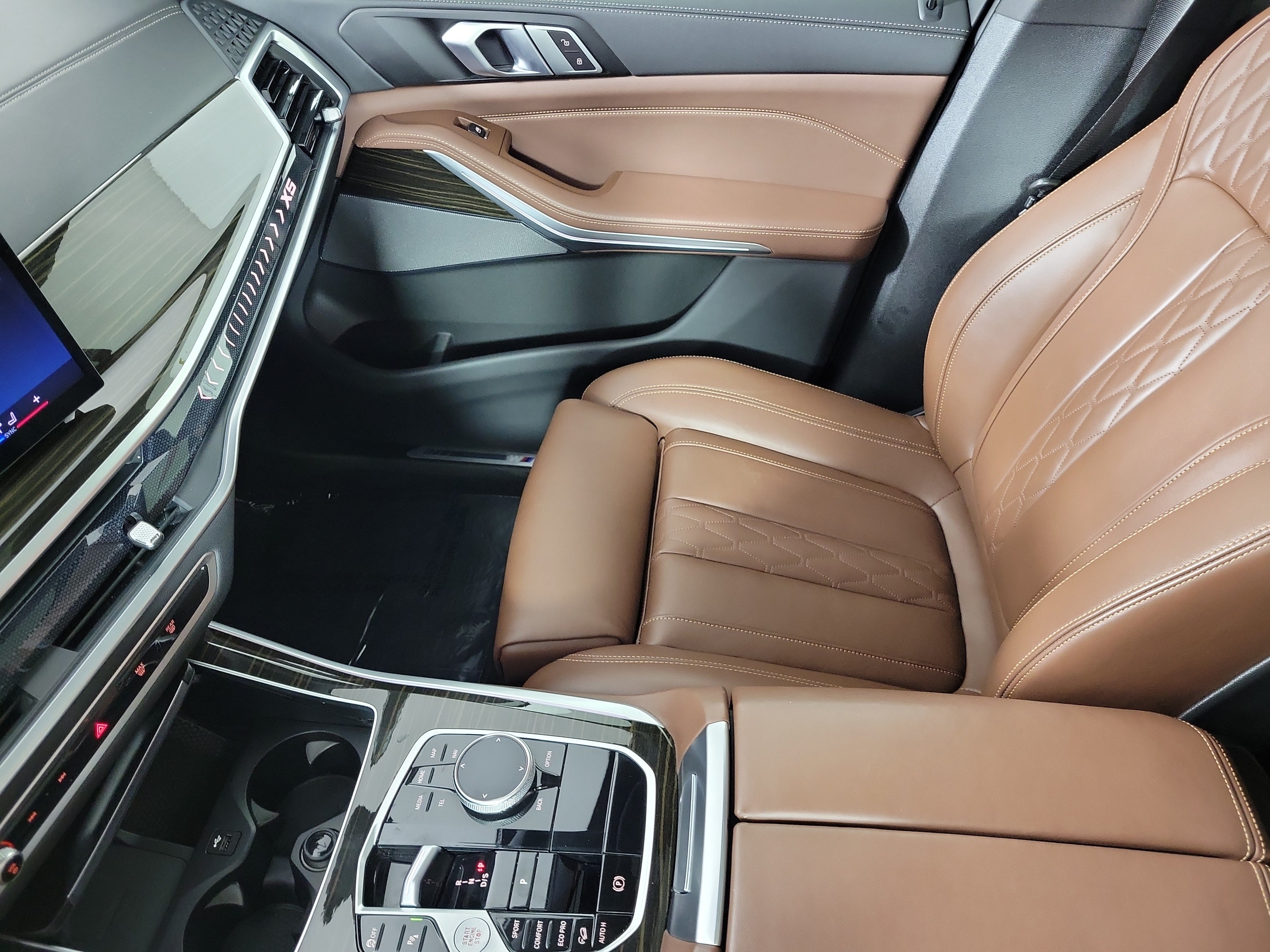 Used 2024 BMW X5 xDrive40i w/ M Sport Package AWD/4WD image 23