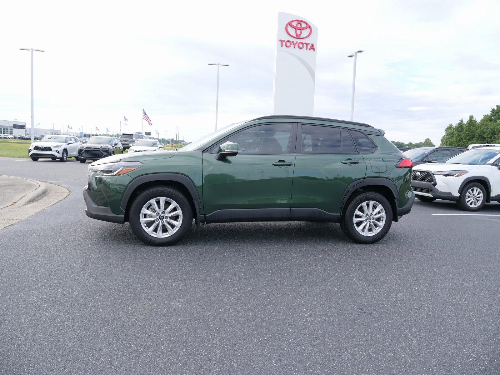 Used 2024 Toyota Corolla Cross LE image 7