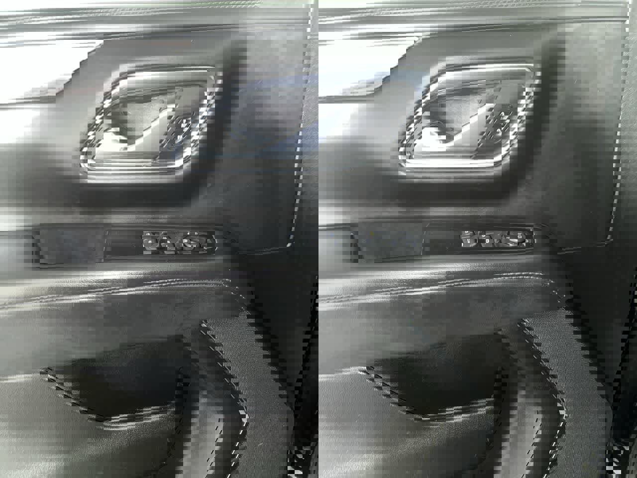 Used 2023 Chevrolet Suburban LS image 5