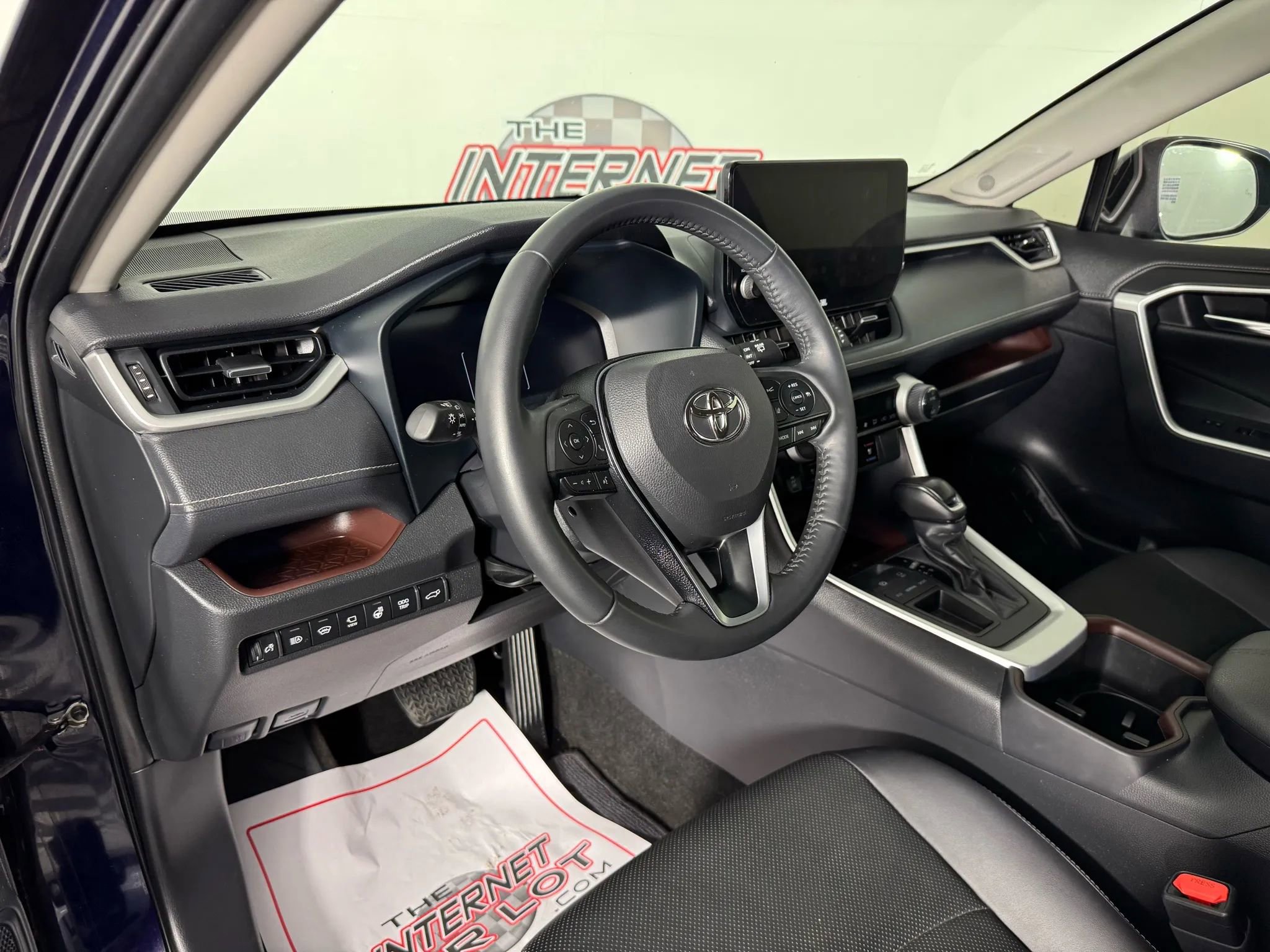 Used 2023 Toyota RAV4 Limited FWD image 10