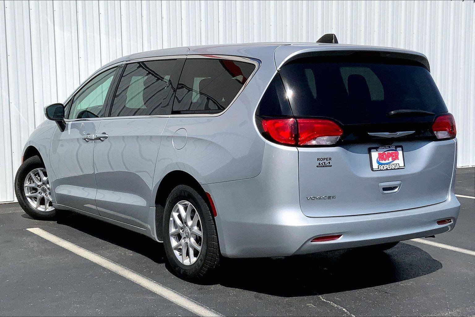 Used 2023 Chrysler Voyager LX FWD image 10