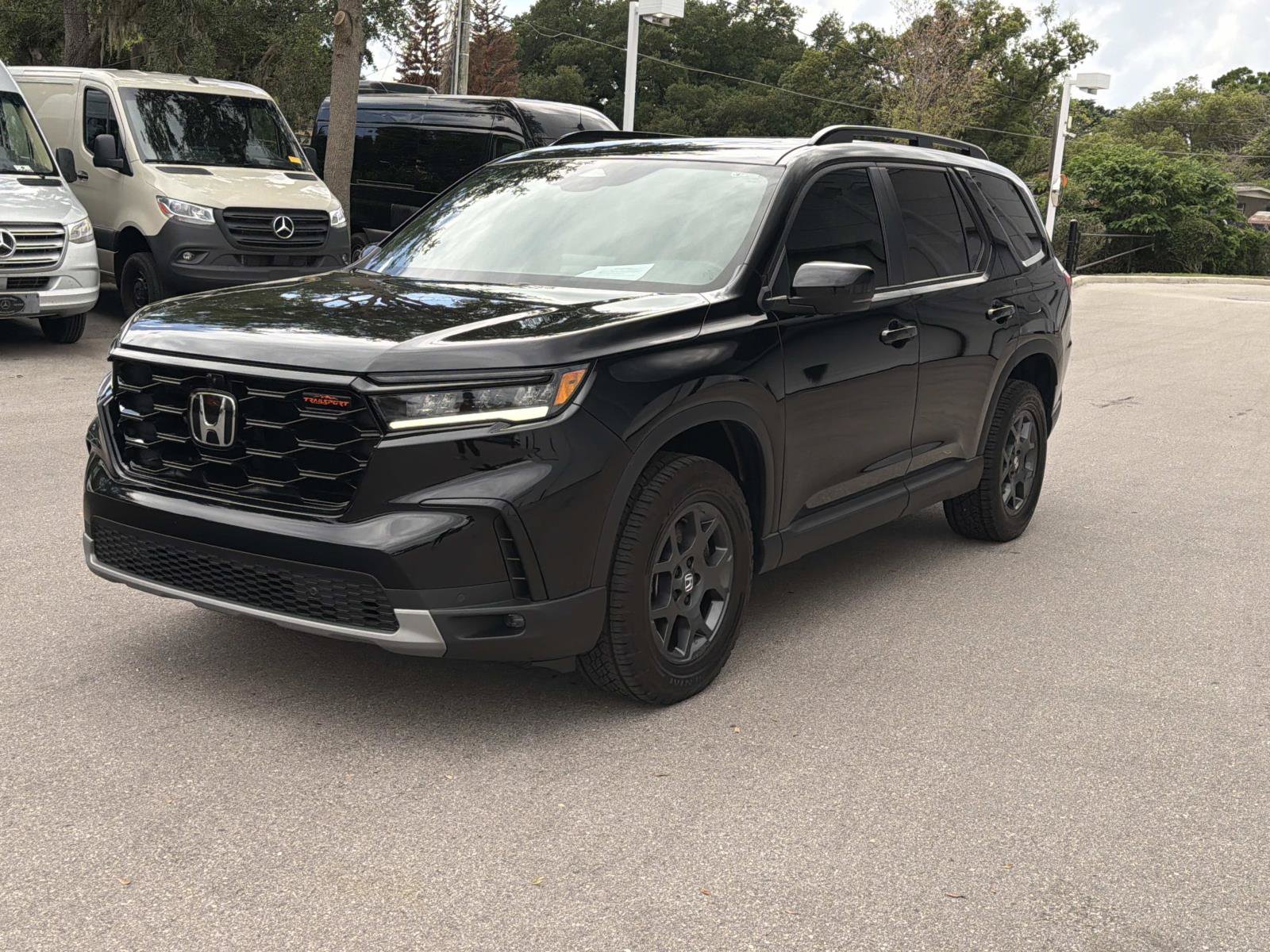 Used 2025 Honda Pilot TrailSport image 7