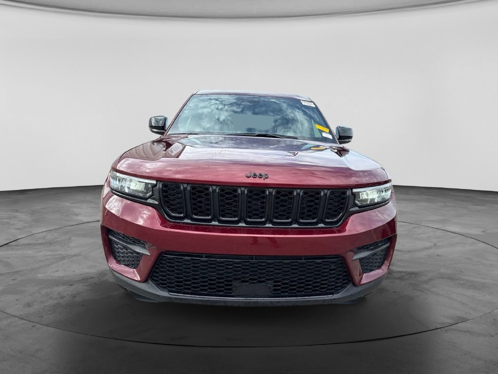 Used 2024 Jeep Grand Cherokee Altitude AWD/4WD image 11