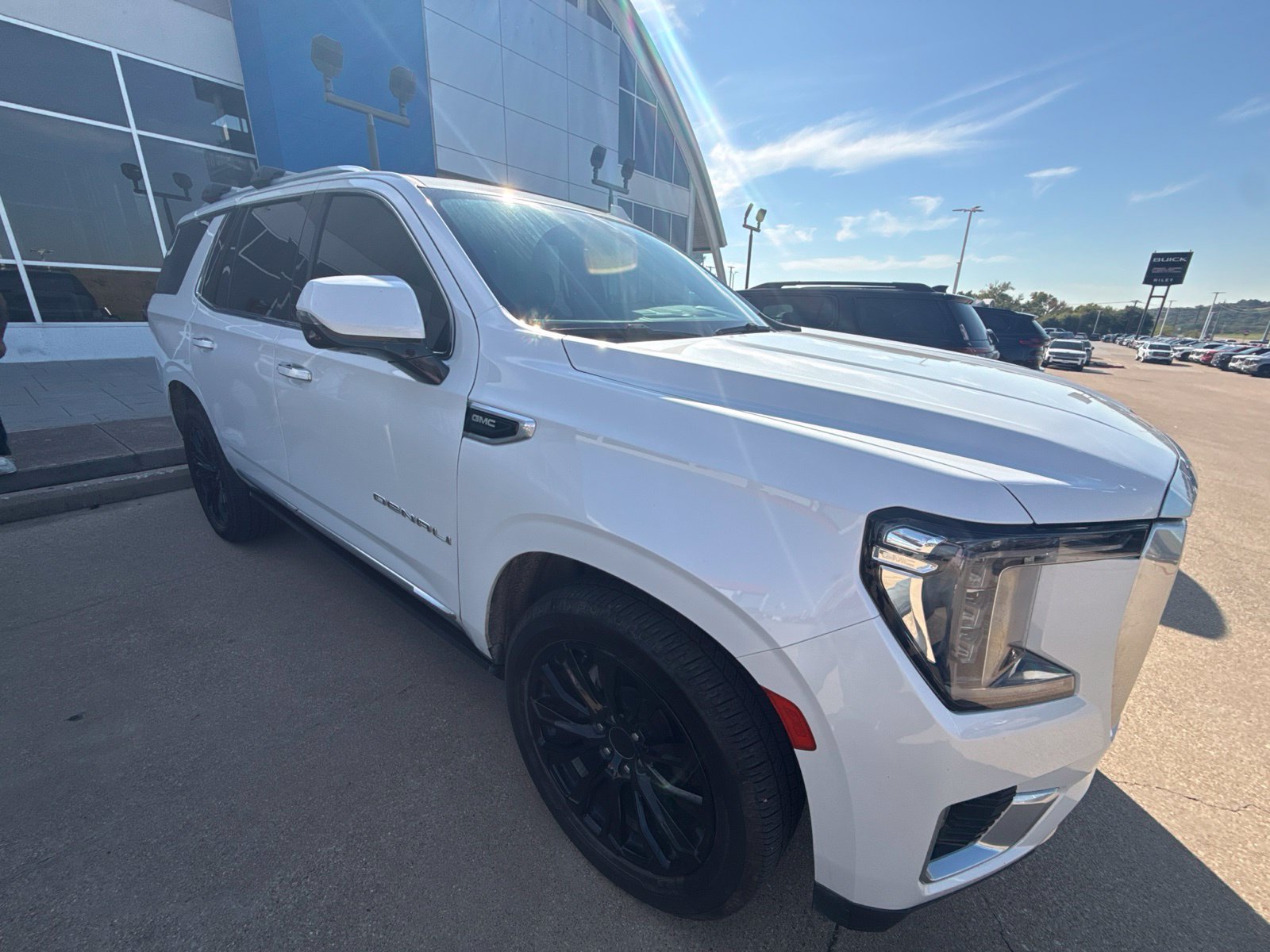 Used 2021 GMC Yukon Denali w/ Denali Premium Package AWD/4WD image 18