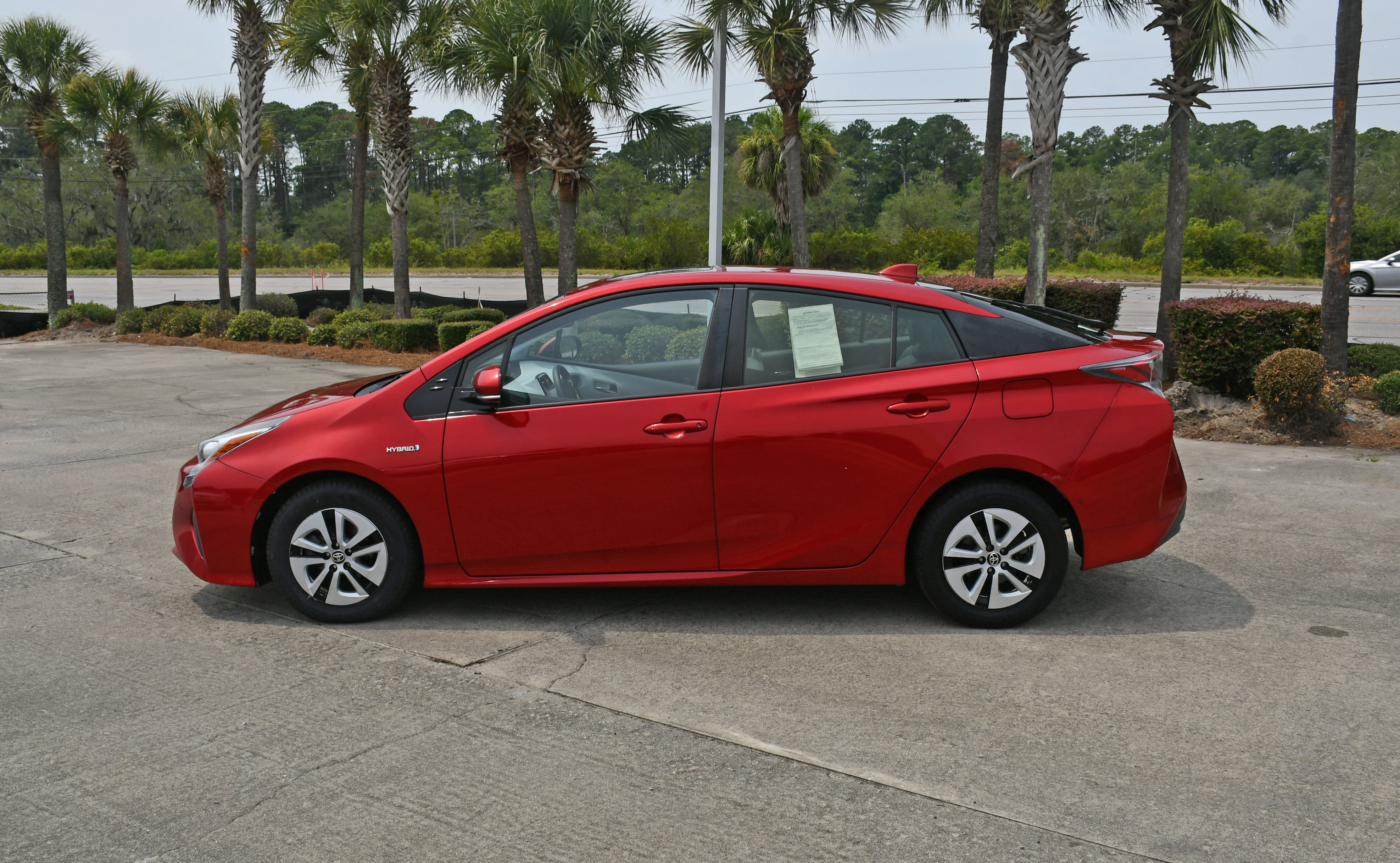 Used 2017 Toyota Prius Four FWD image 5