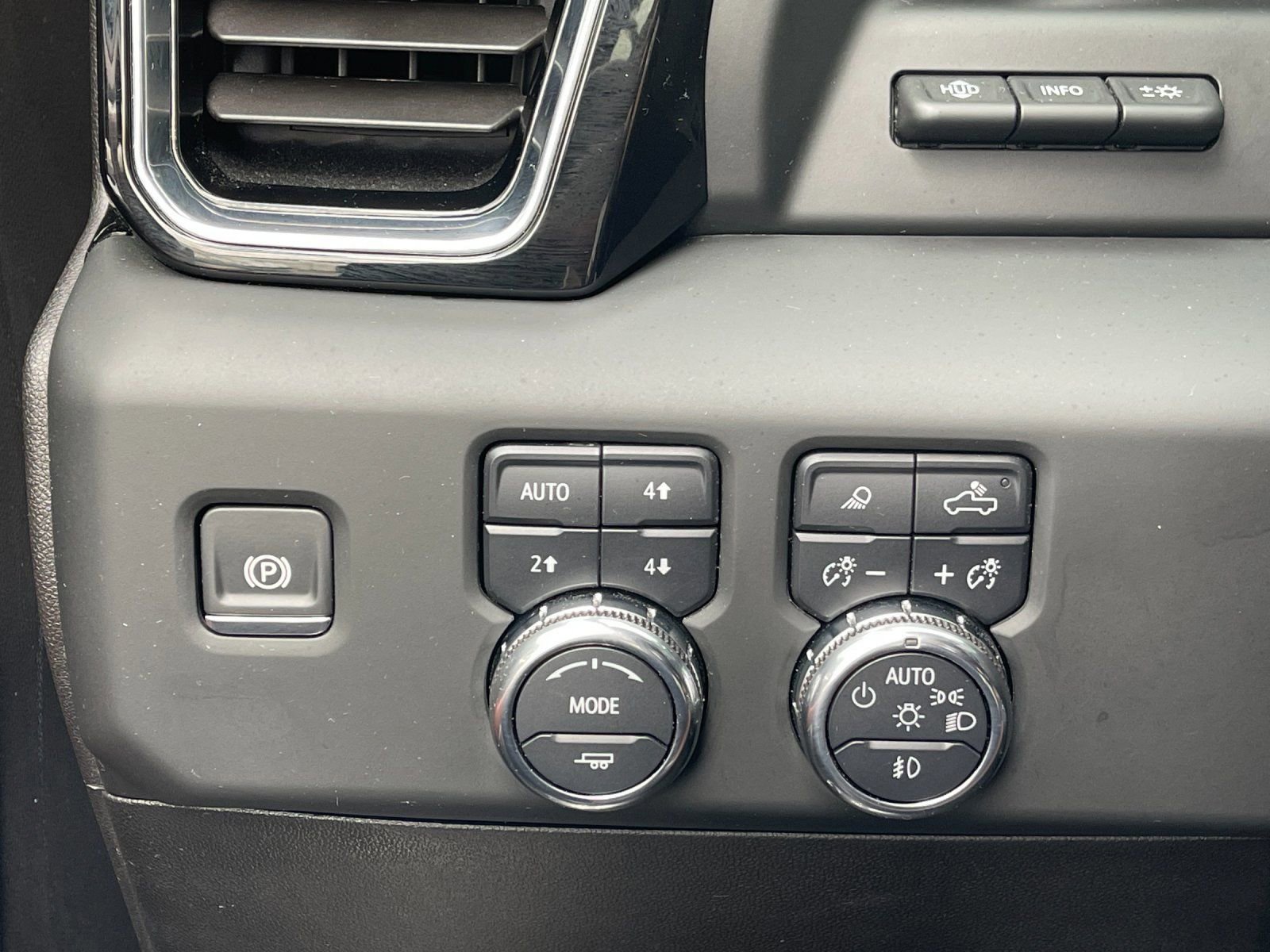 Used 2024 GMC Sierra 1500 Denali Ultimate AWD/4WD image 31