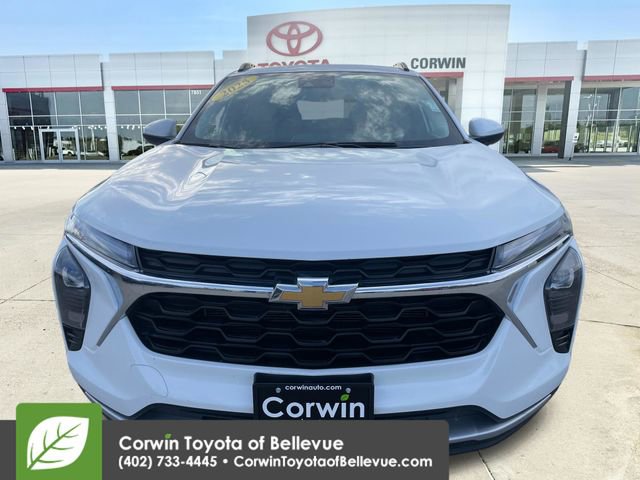 Used 2025 Chevrolet Trax LT FWD image 8