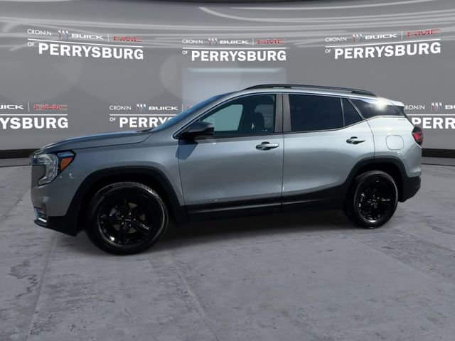 Used 2024 GMC Terrain SLE w/ Driver Convenience Package FWD image 4