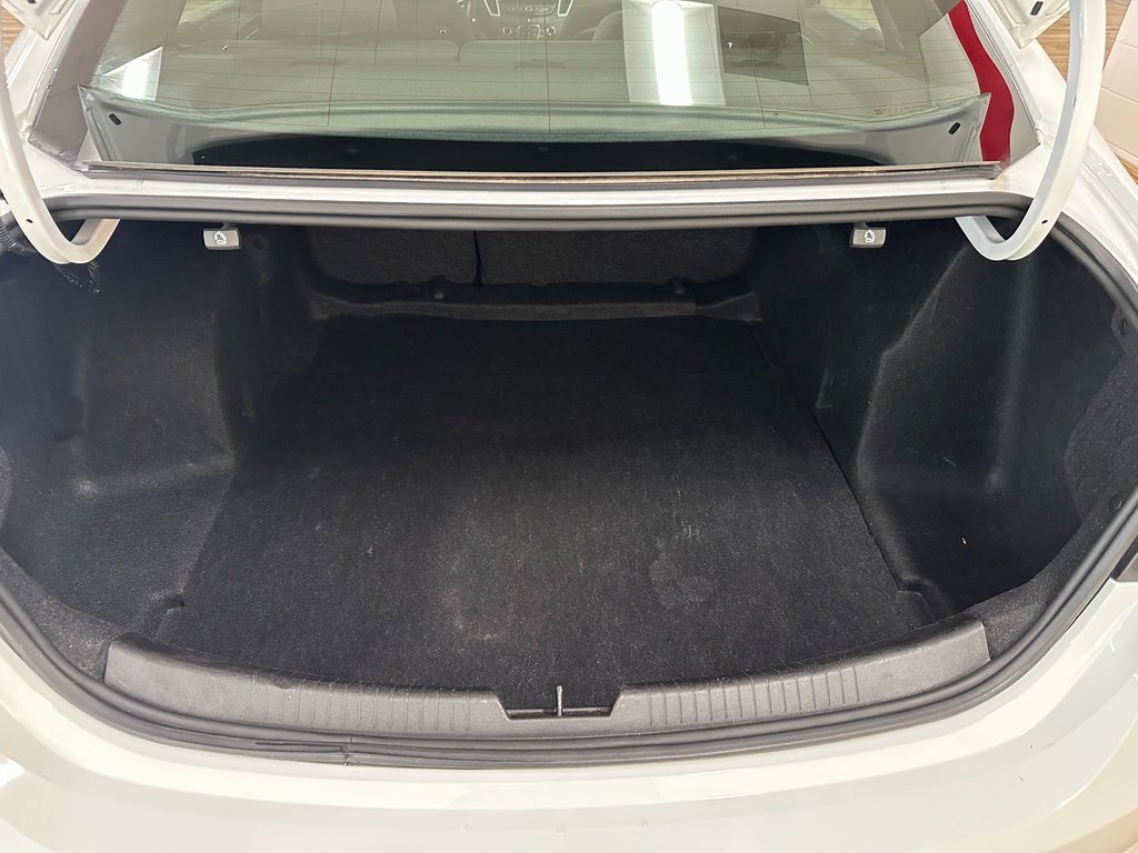 Used 2023 Chevrolet Malibu LT image 32