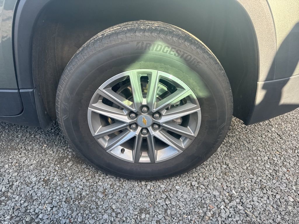 Used 2023 Chevrolet Traverse LT image 23