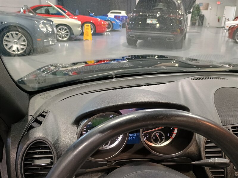 Used 2011 Mercedes-Benz SLK 300 image 26