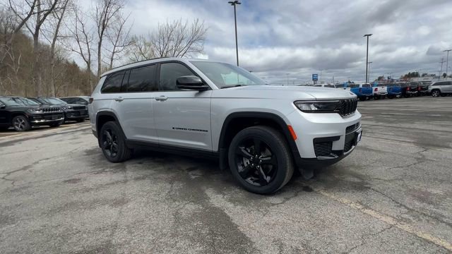 Used 2023 Jeep Grand Cherokee L Laredo AWD/4WD image 2