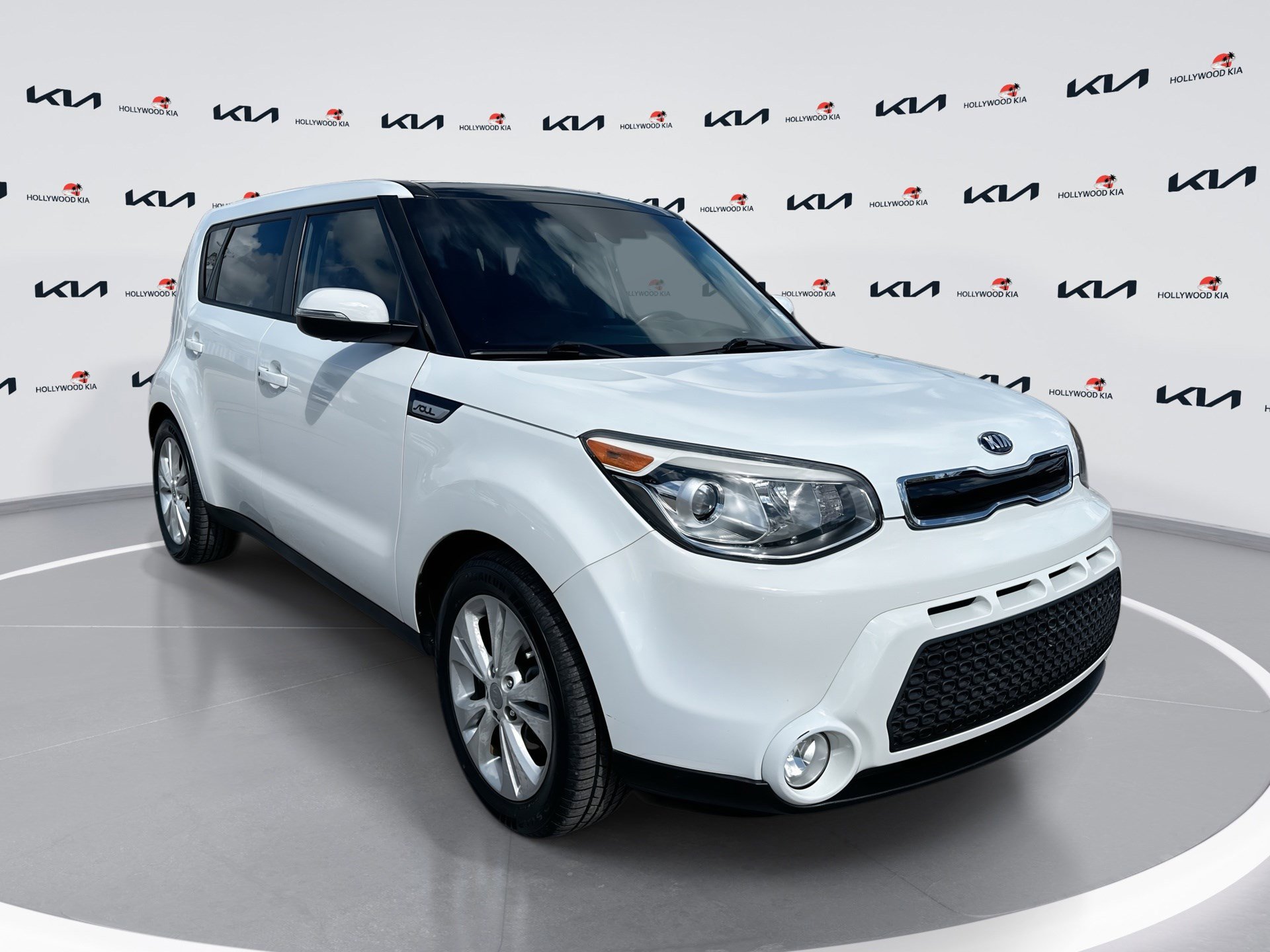 Used 2016 Kia Soul ! w/ Premium Package image 1