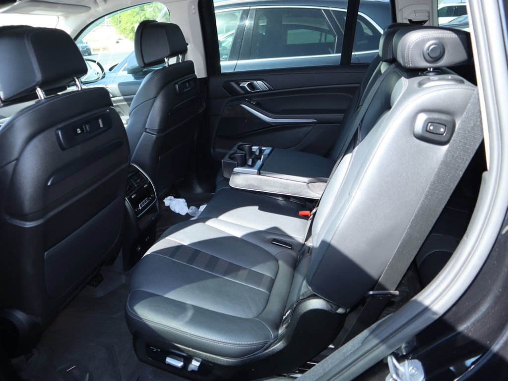 Used 2022 BMW X7 xDrive40i w/ Premium Package AWD/4WD image 10