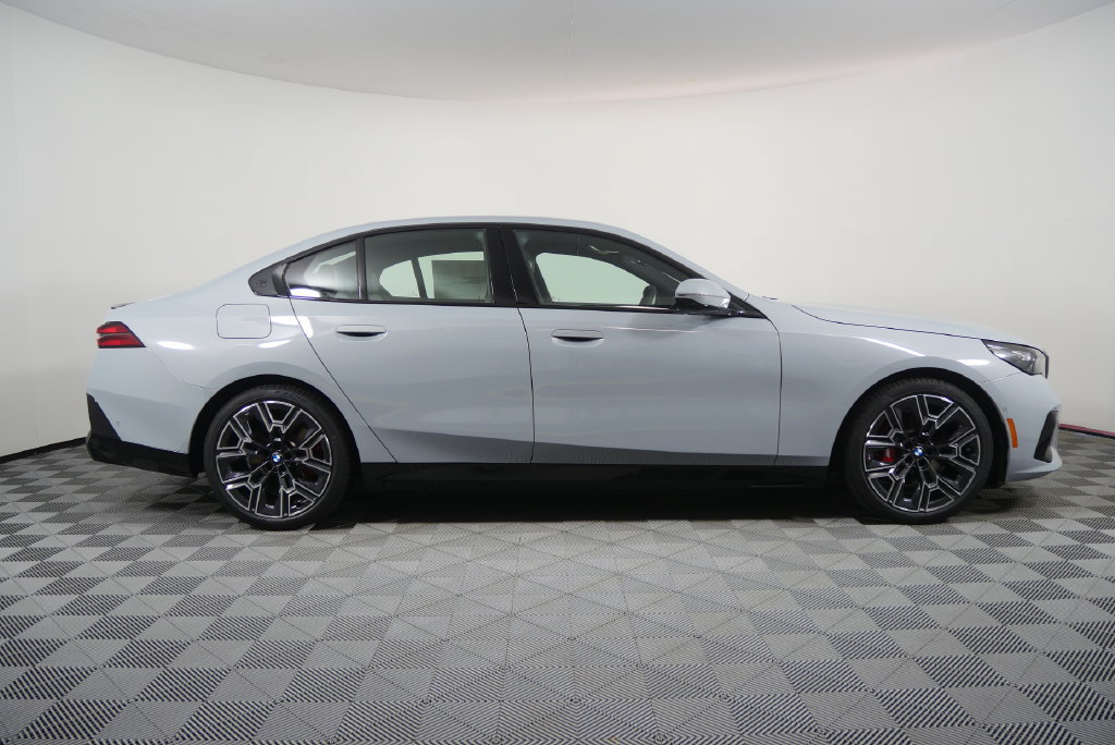 New 2027 BMW 530i w/ M Sport Package RWD image 3