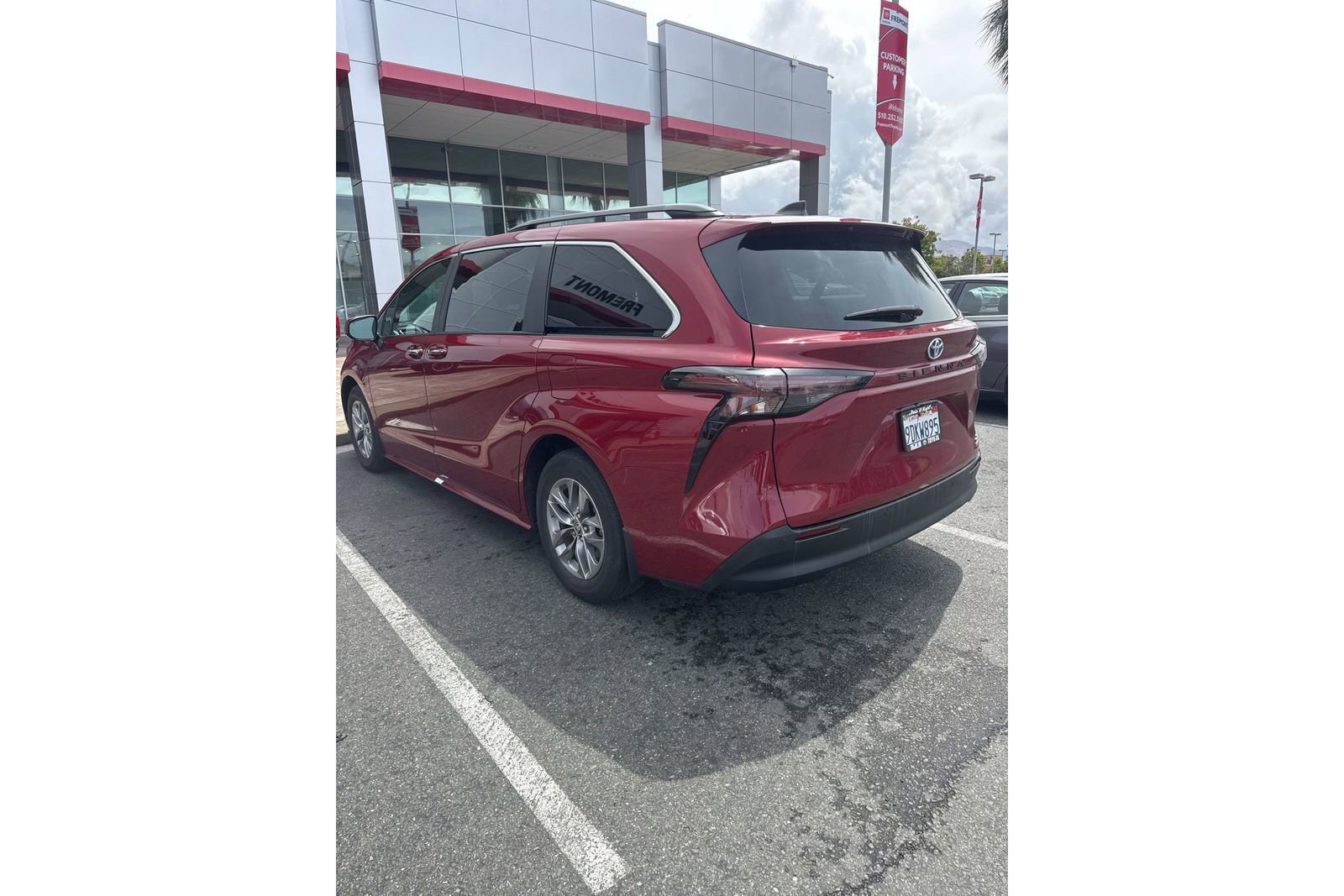 Certified 2023 Toyota Sienna XLE w/ XLE Plus Package FWD image 9