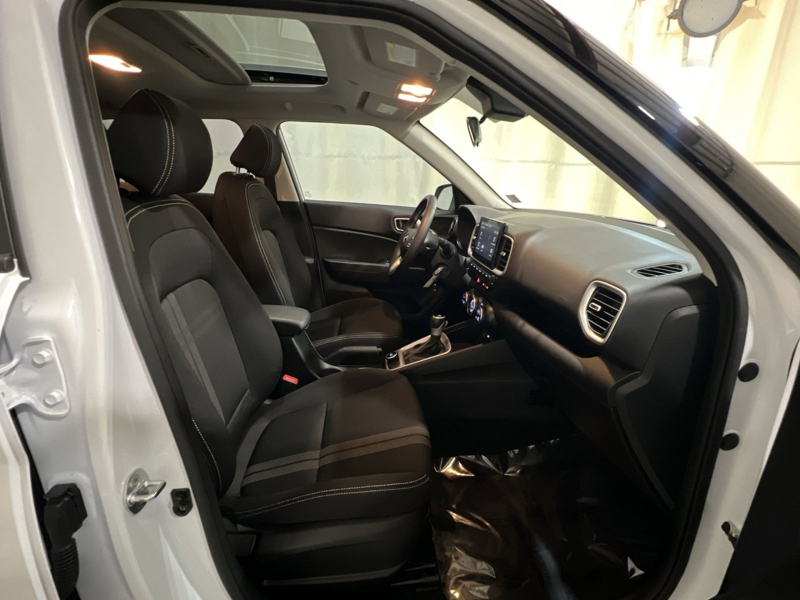 Used 2022 Hyundai Venue SEL FWD image 42