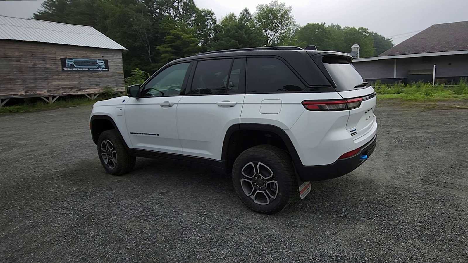 New 2024 Jeep Grand Cherokee Trailhawk w/ Advanced Protech Group II image 6