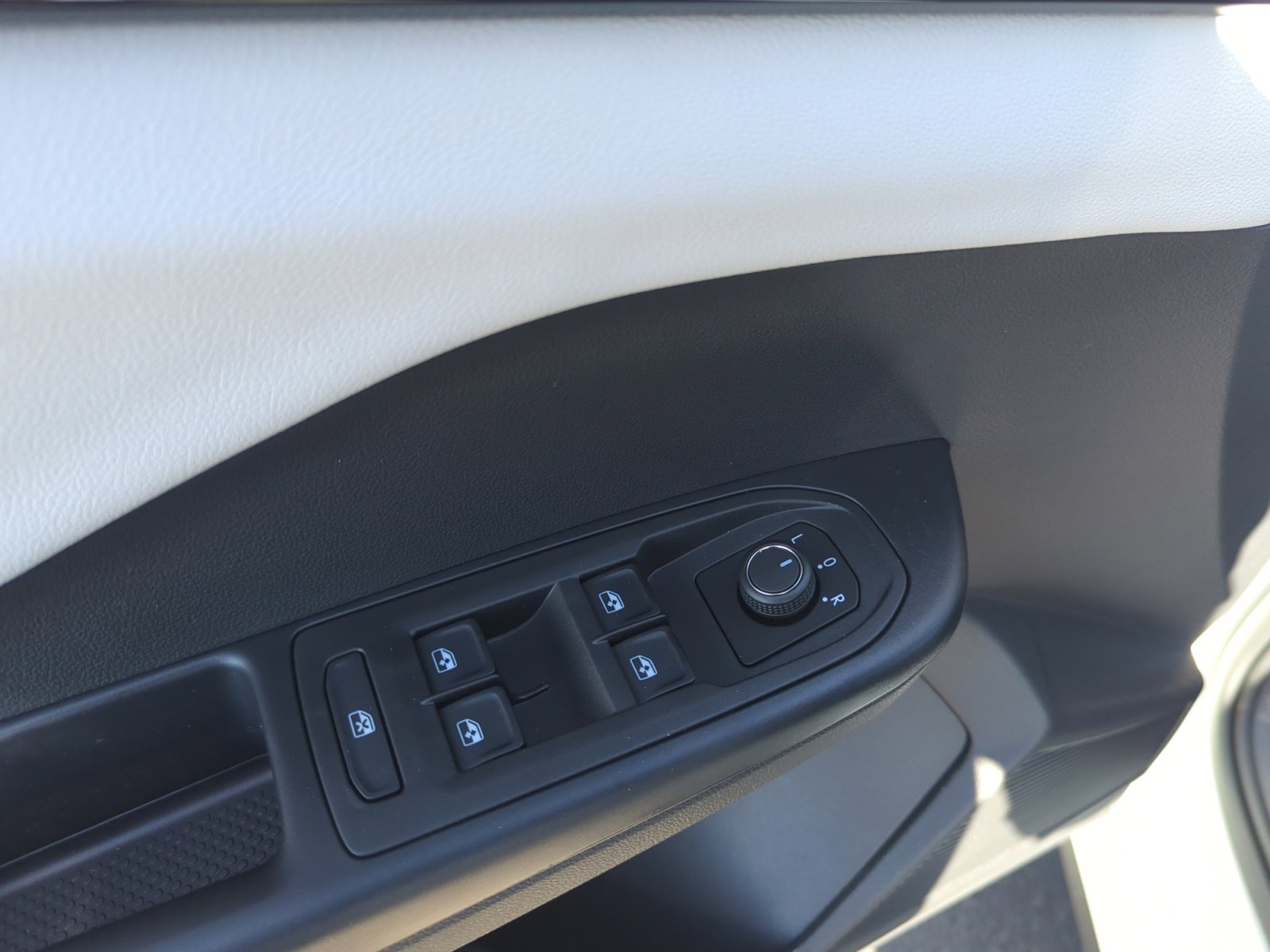 New 2026 Volkswagen Taos S image 13