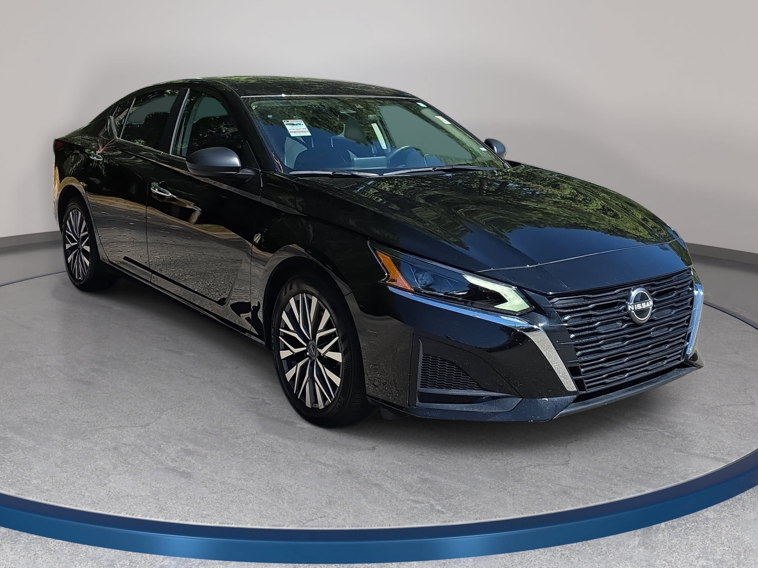 Used 2025 Nissan Altima 2.5 SV FWD image 3