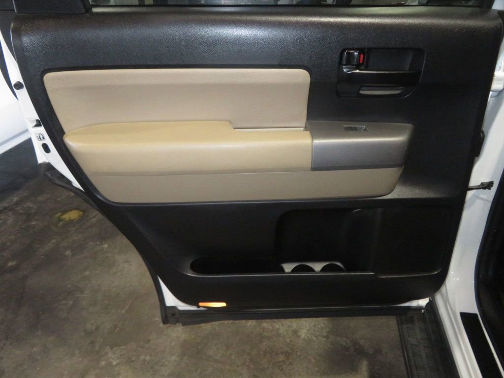 Used 2016 Toyota Sequoia SR5 AWD/4WD image 23
