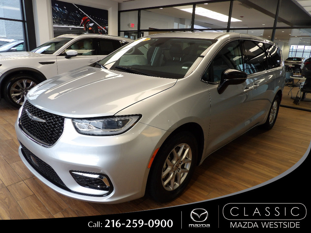 Used 2024 Chrysler Pacifica Touring-L