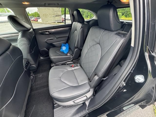 New 2026 Toyota Highlander Platinum AWD/4WD image 15